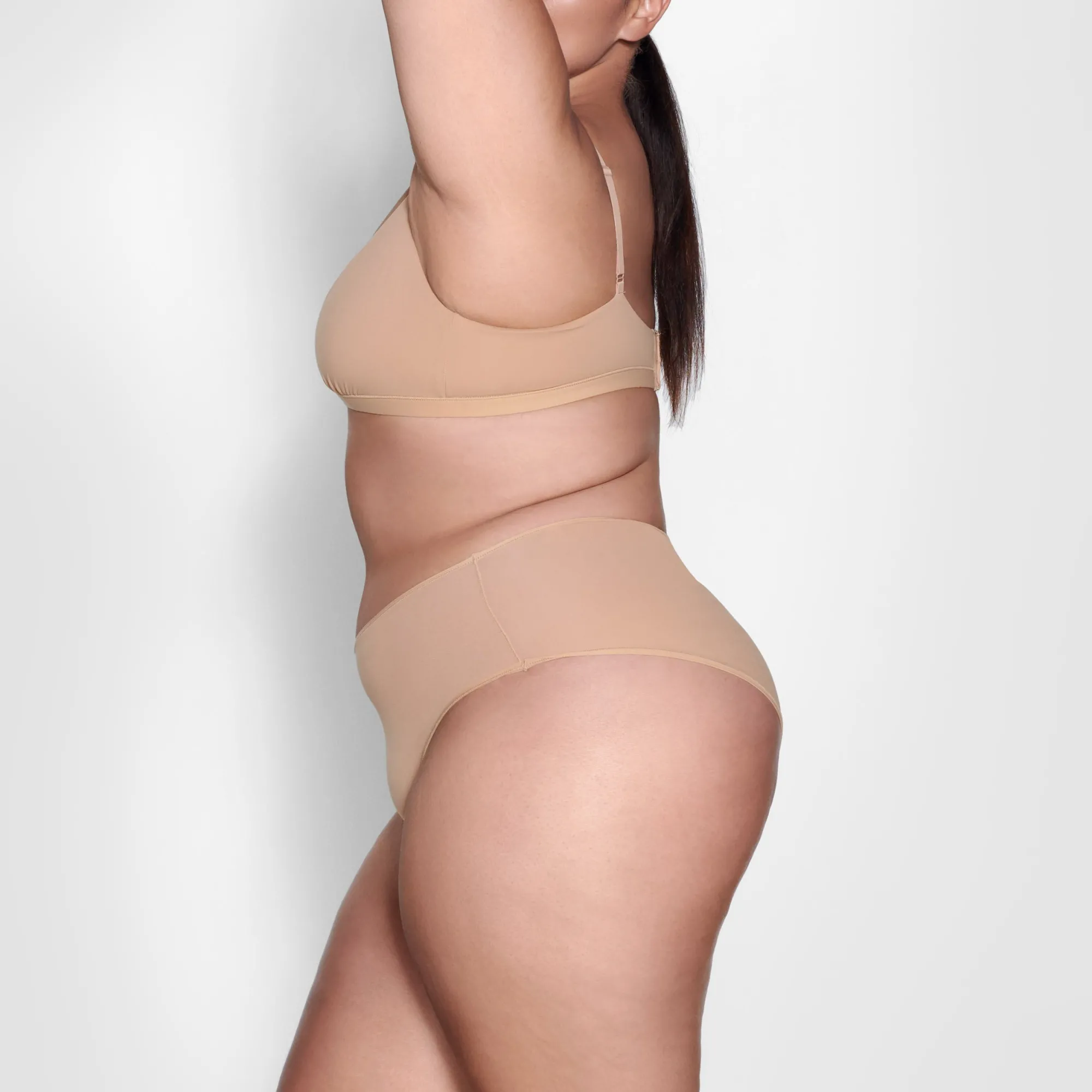 FITS EVERYBODY CROSSOVER BRALETTE |-Skims New