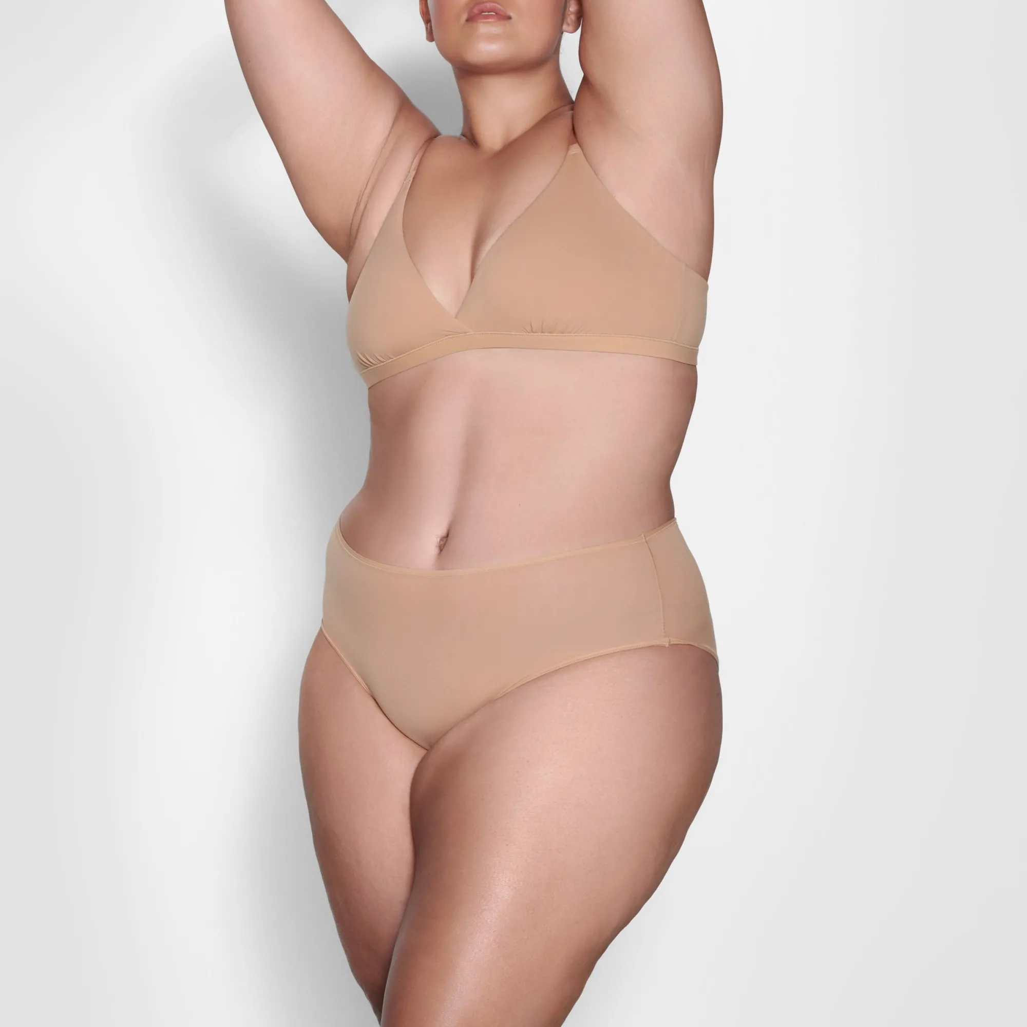 FITS EVERYBODY CROSSOVER BRALETTE |-Skims New
