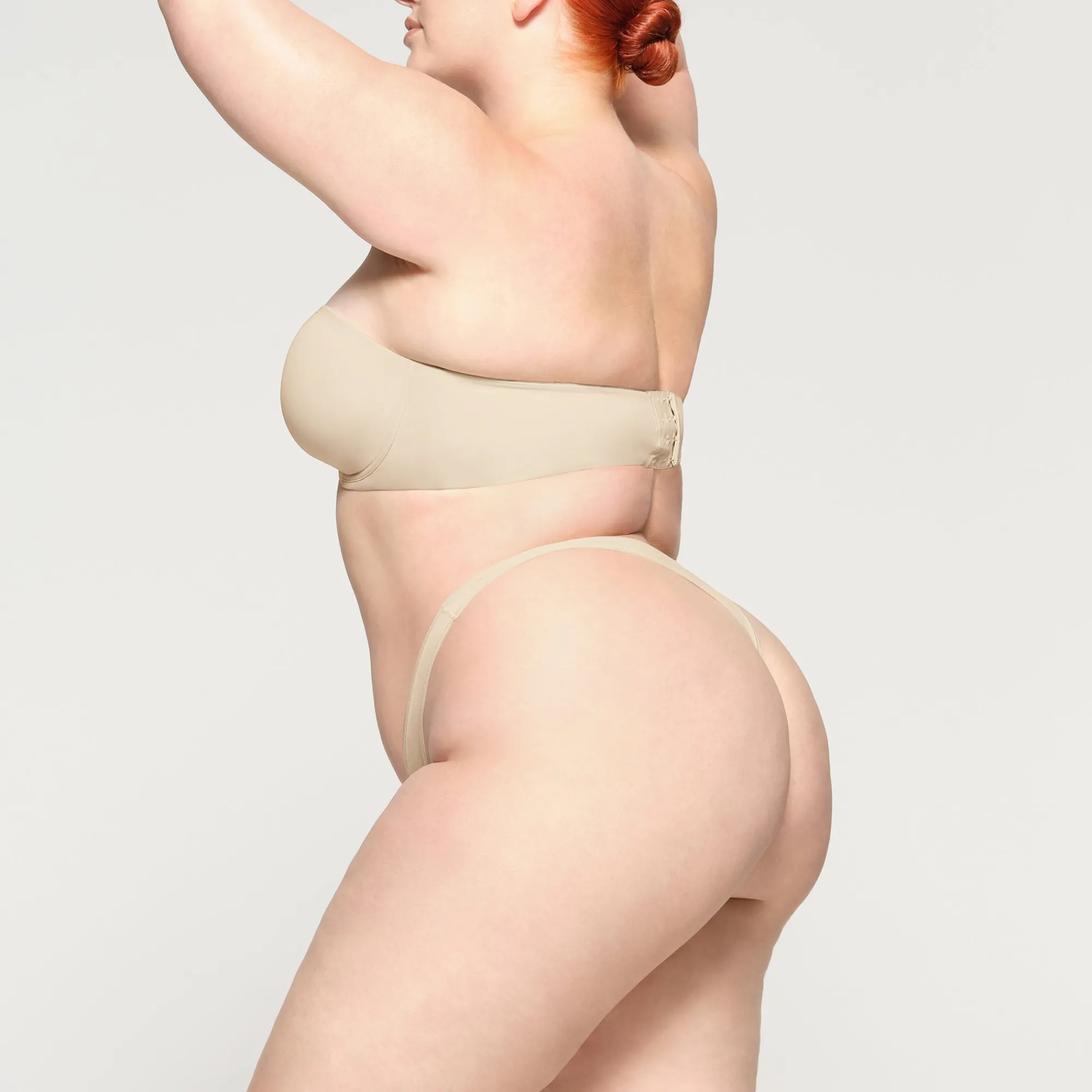 FITS EVERYBODY STRAPLESS BRA |-Skims Hot