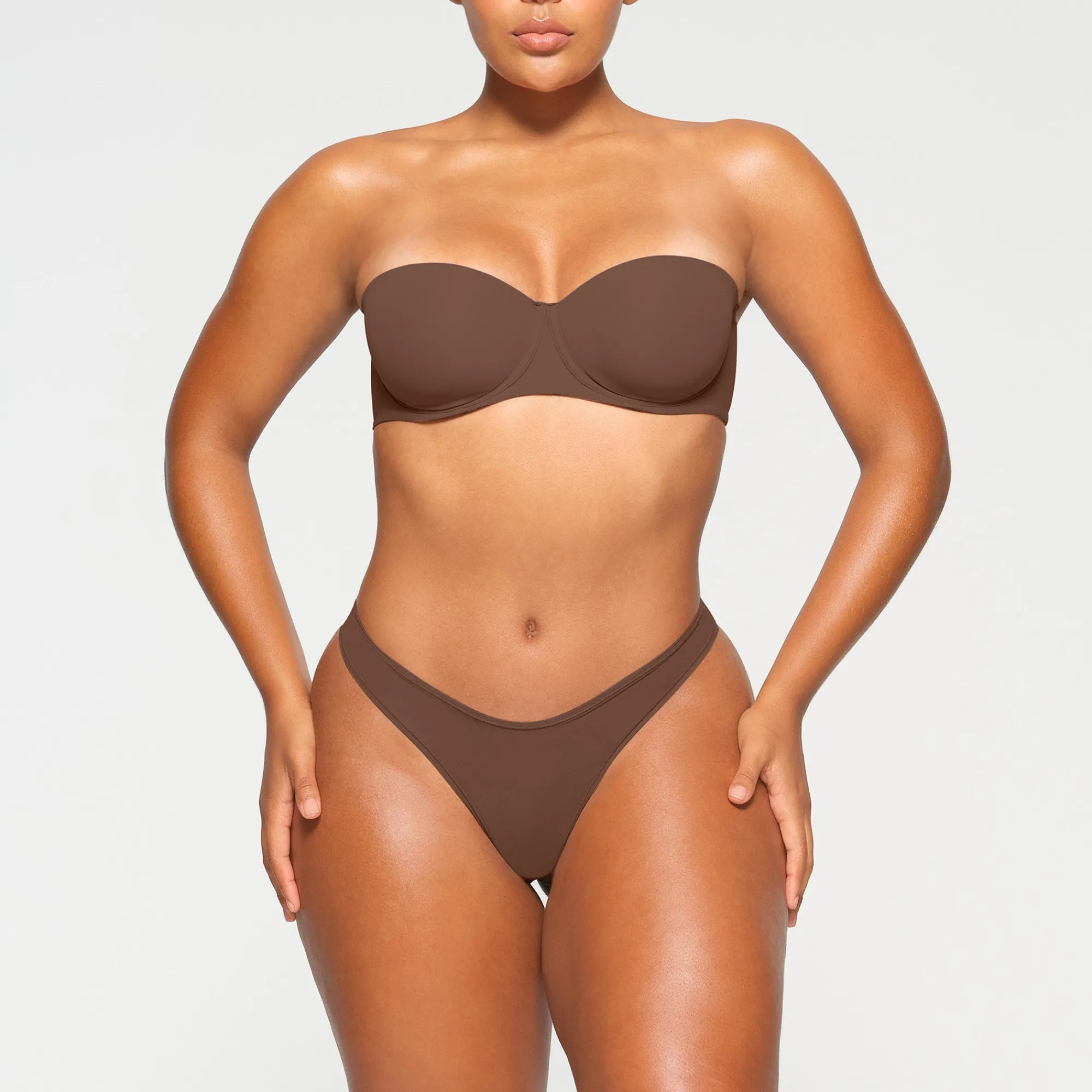 FITS EVERYBODY STRAPLESS BRA |-Skims Sale