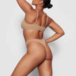 FITS EVERYBODY THONG |-Skims Clearance