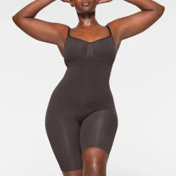 SEAMLESS SCULPT HIGH-WAISTED ABOVE THE KNEE SHORT |-Skims Hot