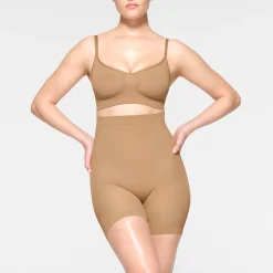 SEAMLESS SCULPT MID THIGH SHORT |-Skims Hot