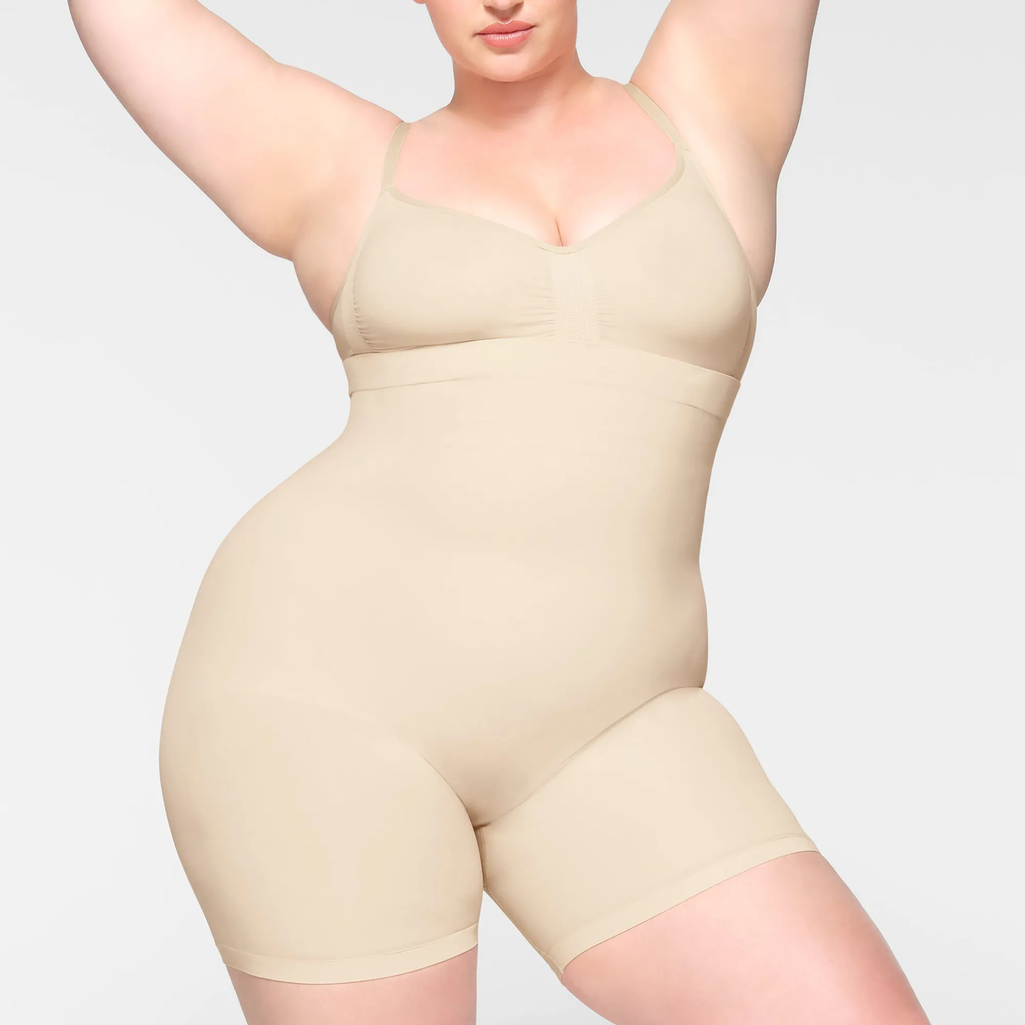 SEAMLESS SCULPT MID THIGH SHORT |-Skims Hot