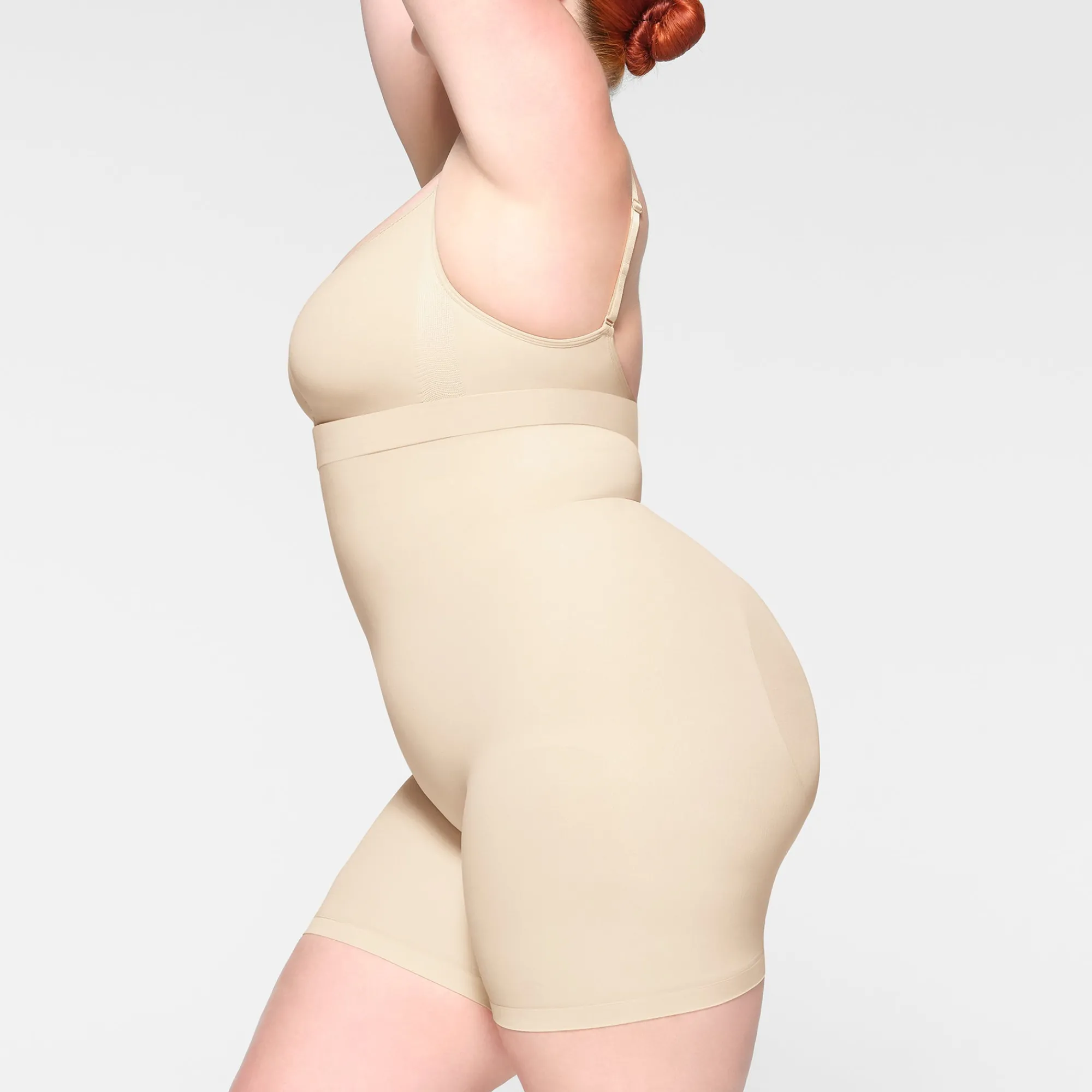 SEAMLESS SCULPT MID THIGH SHORT |-Skims Hot