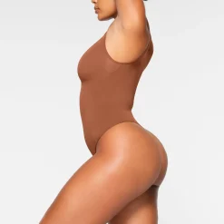 SEAMLESS SCULPT SCOOP NECK THONG BODYSUIT |-Skims Outlet