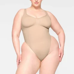 SEAMLESS SCULPT SCOOP NECK THONG BODYSUIT |-Skims Online