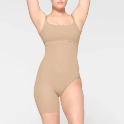 SEAMLESS SCULPT SOLUTION SHORT LEFT LEG EXPOSED |-Skims Online