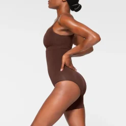 SEAMLESS SCULPT SOLUTION SHORT LEFT LEG EXPOSED |-Skims Discount