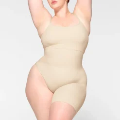 SEAMLESS SCULPT SOLUTION SHORT RIGHT LEG EXPOSED |-Skims Fashion