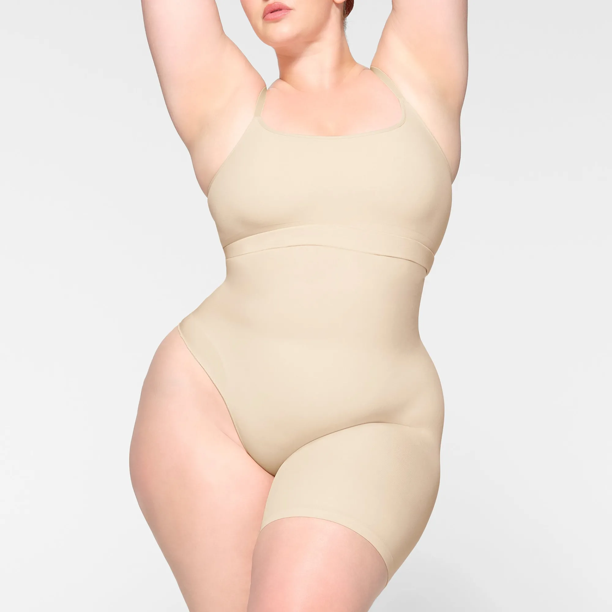 SEAMLESS SCULPT SOLUTION SHORT RIGHT LEG EXPOSED |-Skims Fashion