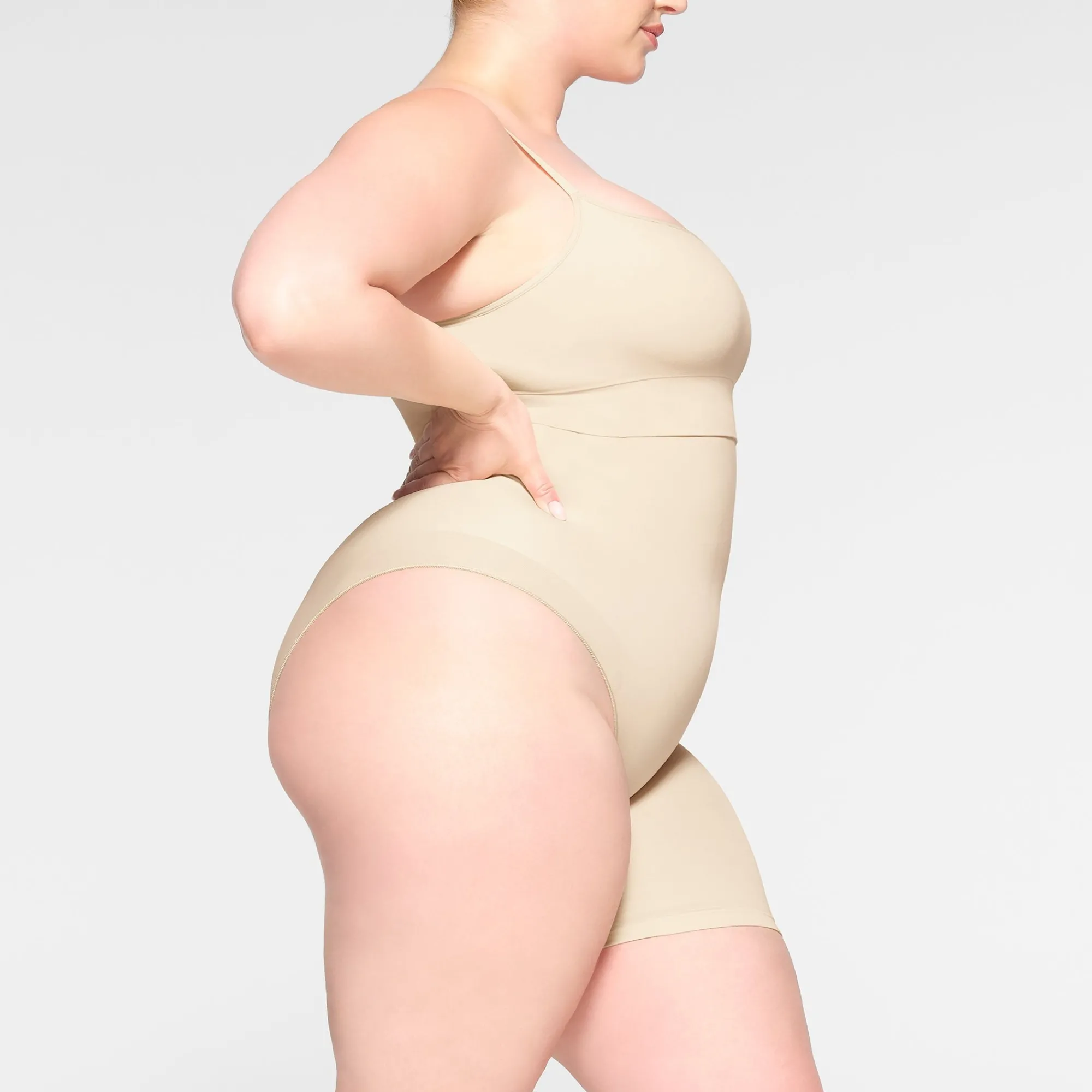 SEAMLESS SCULPT SOLUTION SHORT RIGHT LEG EXPOSED |-Skims Fashion