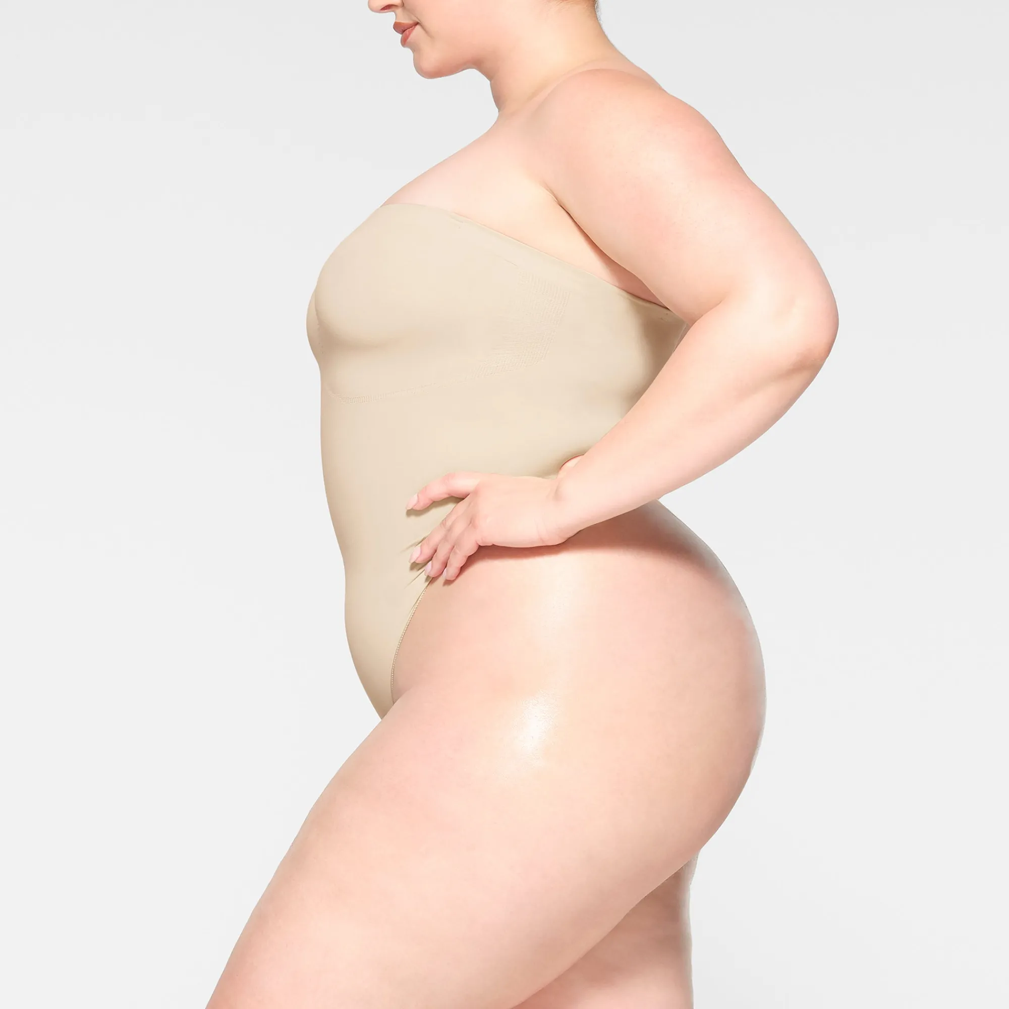 SEAMLESS SCULPT STRAPLESS THONG BODYSUIT |-Skims Fashion