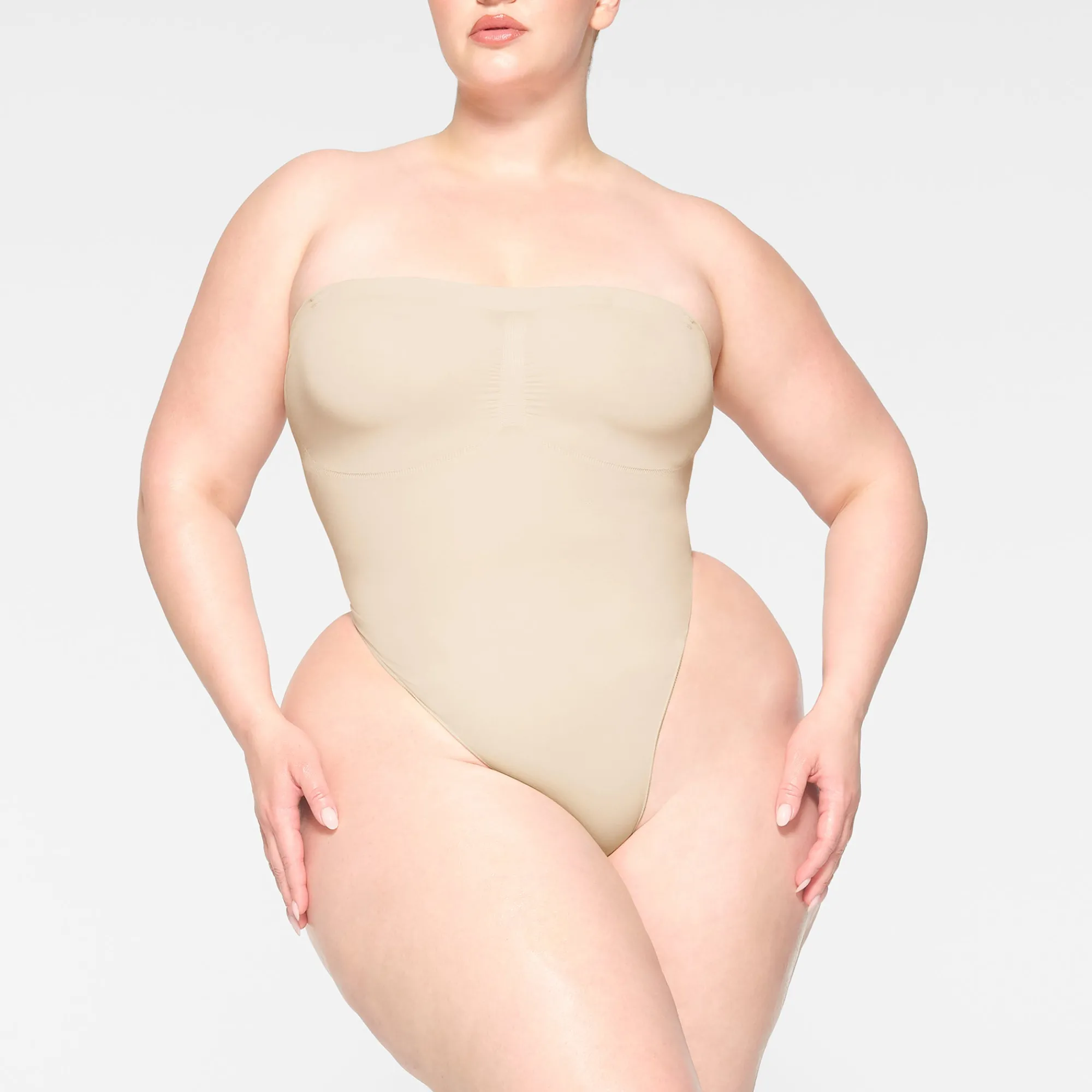 SEAMLESS SCULPT STRAPLESS THONG BODYSUIT |-Skims Fashion