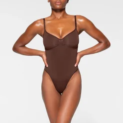 SEAMLESS SCULPT THONG BODYSUIT |-Skims Hot
