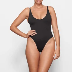 SIGNATURE SWIM SCOOP NECK ONE PIECE |-Skims New
