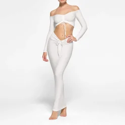 SOFT LOUNGE RUCHED LONG SLEEVE CROP TOP |-Skims New