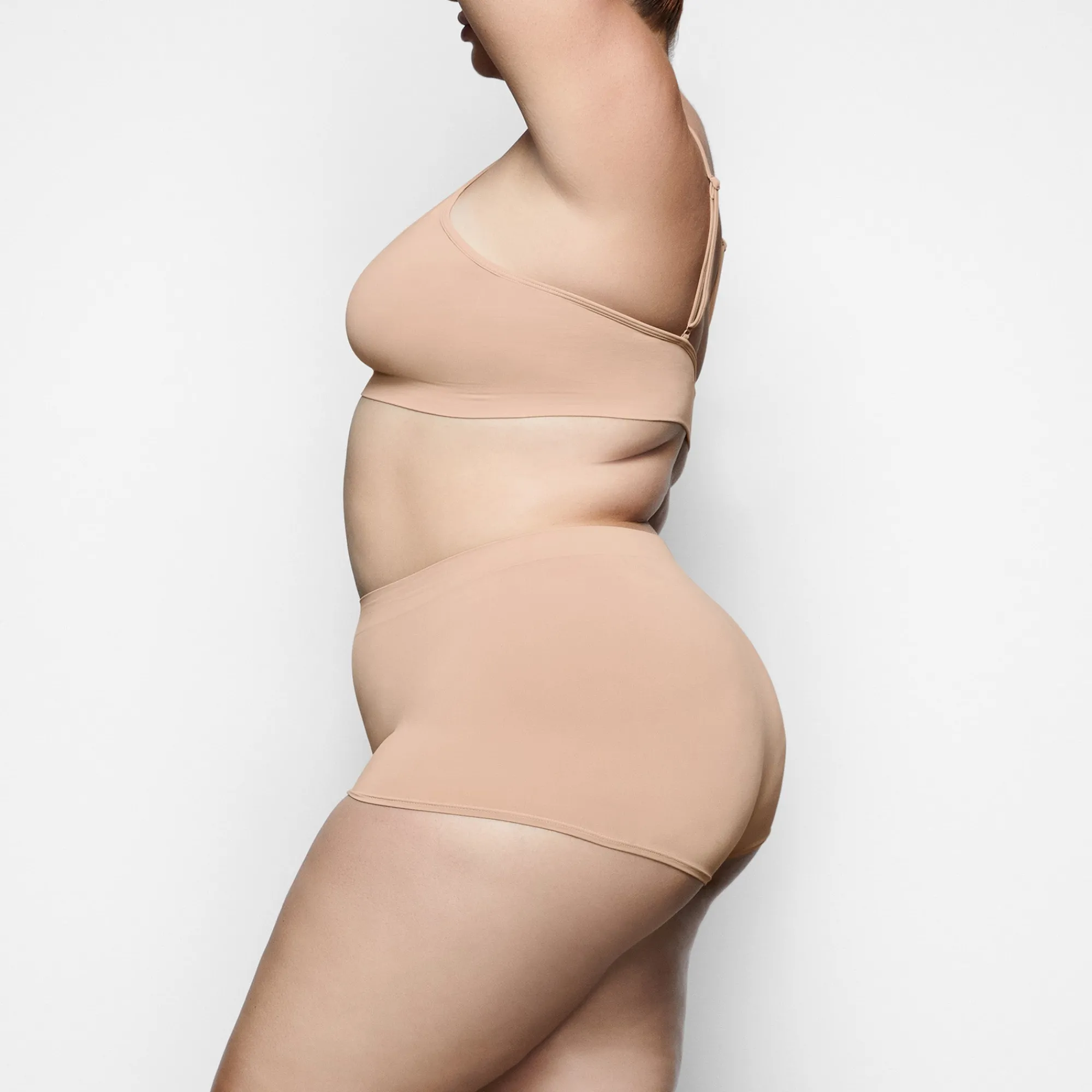 SOFT SMOOTHING SEAMLESS BOY SHORT |-Skims Hot