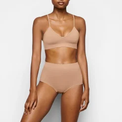 SOFT SMOOTHING SEAMLESS BOY SHORT |-Skims New
