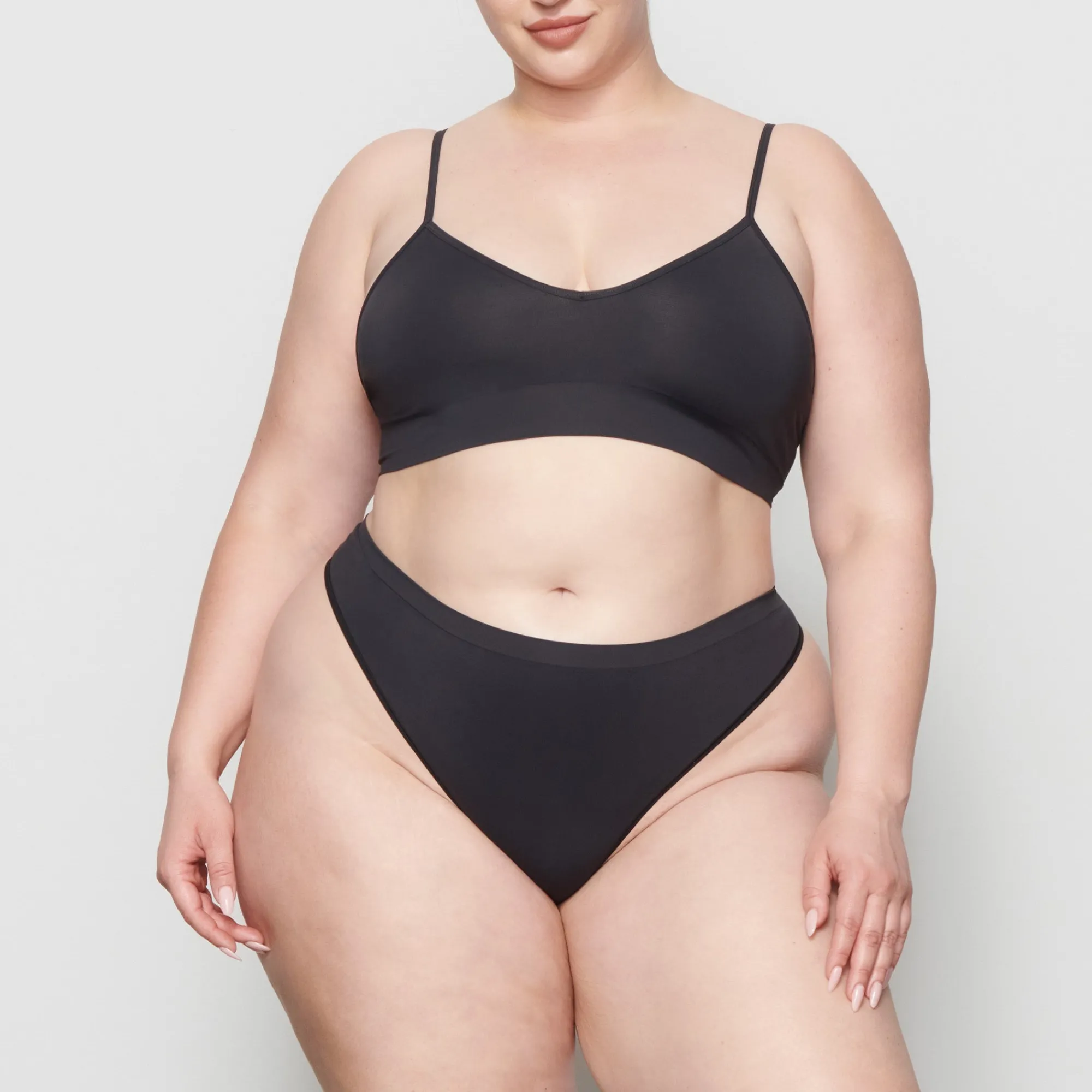 SOFT SMOOTHING SEAMLESS THONG |-Skims Online